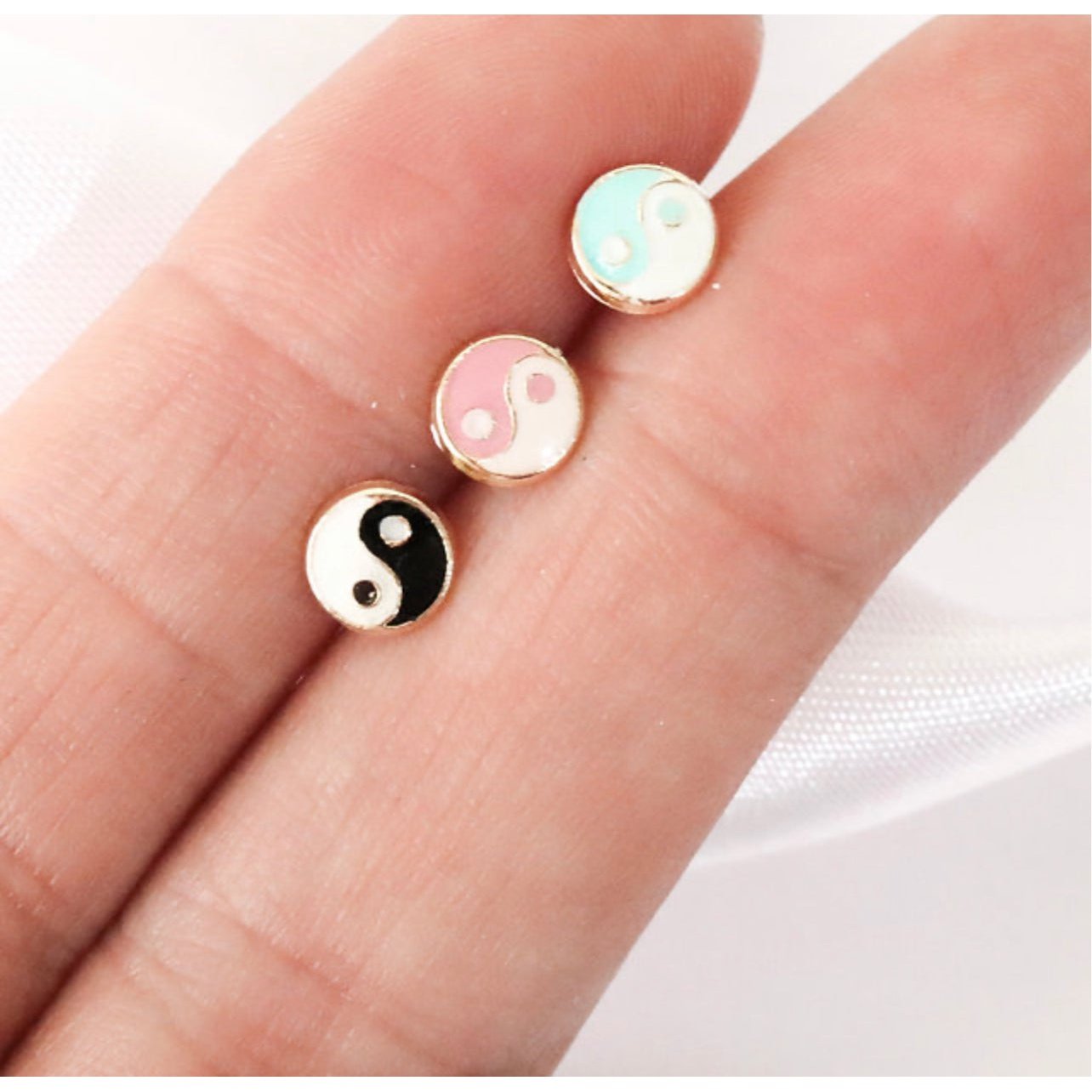 Ying Yang Stud