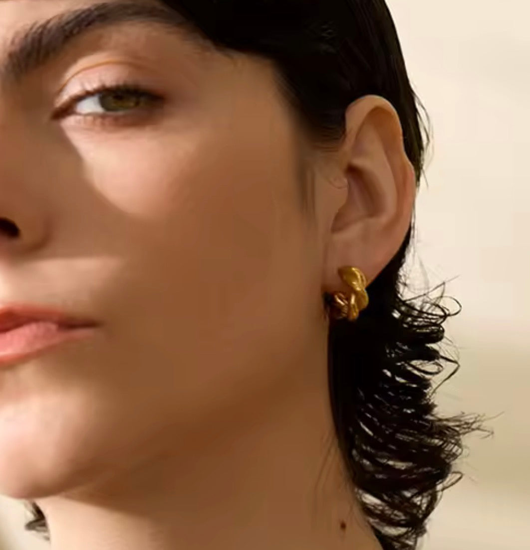 Twisted Half  Hoops